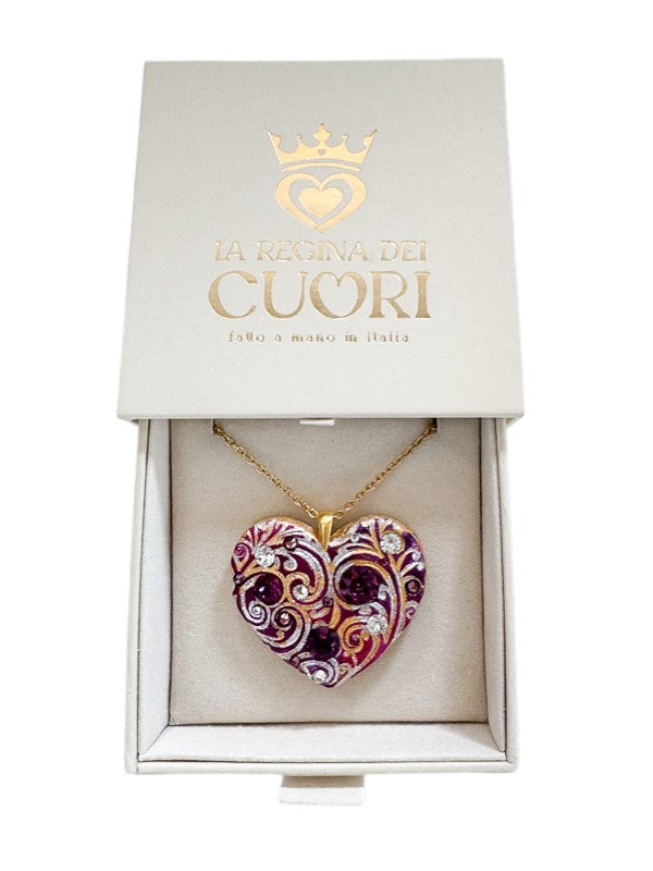 Collana materica personalizzata con pendente a cuore modellato a mano e illuminato da cristalli Swarovski. Il regalo romantico per eccellenza con dedica incisa, perfetto per San Valentino o per celebrare un amore unico