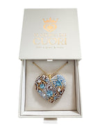 Collana materica personalizzata con pendente a cuore modellato a mano e illuminato da cristalli Swarovski. Il regalo romantico per eccellenza con dedica incisa, perfetto per San Valentino o per celebrare un amore unico