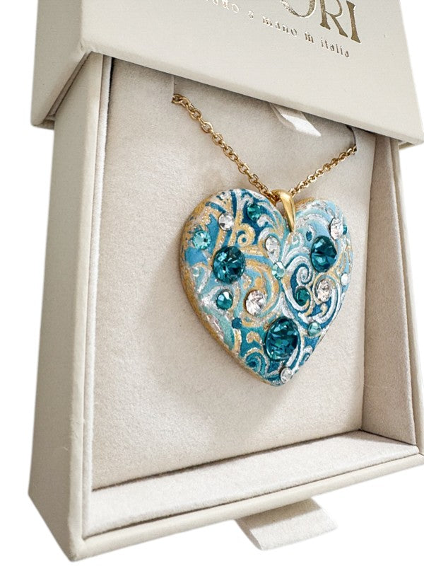 Collana materica personalizzata con pendente a cuore modellato a mano e illuminato da cristalli Swarovski. Il regalo romantico per eccellenza con dedica incisa, perfetto per San Valentino o per celebrare un amore unico