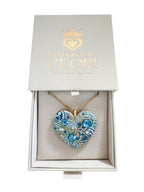 Ciondolo artigianale personalizzato a forma di cuore impreziosito da luminosi cristalli Swarovski. Una collana unica con dedica incisa, ideale come regalo di anniversario indimenticabile per la donna che ha già tutto