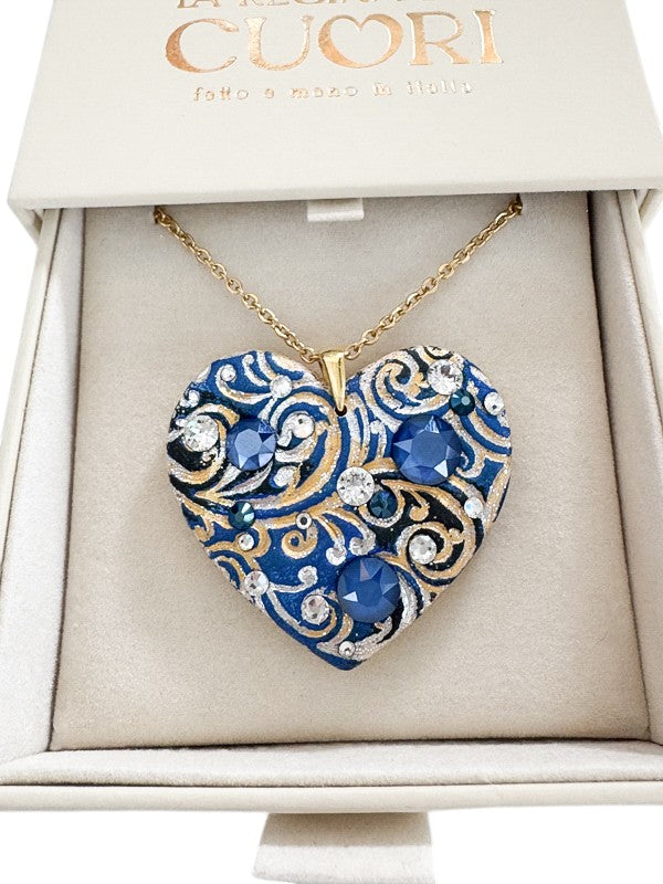 Pendente a cuore personalizzato in argilla polimerica con cristalli Swarovski e dedica incisa. Un gioiello materico, l'idea regalo perfetta e originale per emozionare in occasione della Festa della Mamma