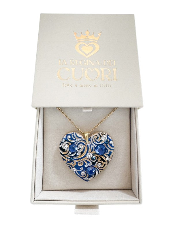 Collana materica personalizzata con pendente a cuore modellato a mano e illuminato da cristalli Swarovski. Il regalo romantico per eccellenza con dedica incisa, perfetto per San Valentino o per celebrare un amore unico