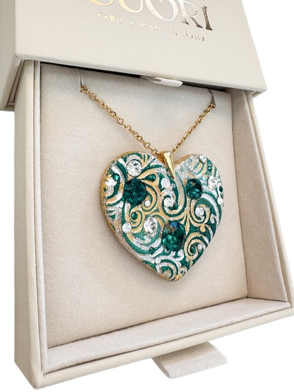Pendente a cuore personalizzato in argilla polimerica con cristalli Swarovski e dedica incisa. Un gioiello materico, l'idea regalo perfetta e originale per emozionare in occasione della Festa della Mamma