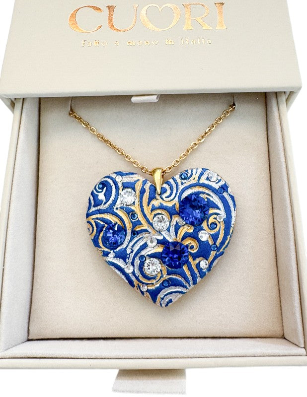 Pendente a cuore personalizzato in argilla polimerica con cristalli Swarovski e dedica incisa. Un gioiello materico, l'idea regalo perfetta e originale per emozionare in occasione della Festa della Mamma