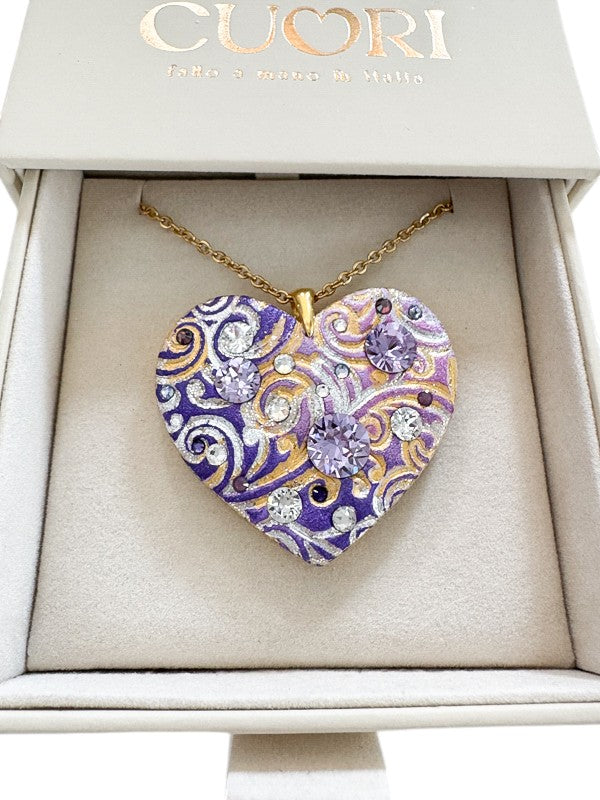 Pendente a cuore personalizzato in argilla polimerica con cristalli Swarovski e dedica incisa. Un gioiello materico, l'idea regalo perfetta e originale per emozionare in occasione della Festa della Mamma
