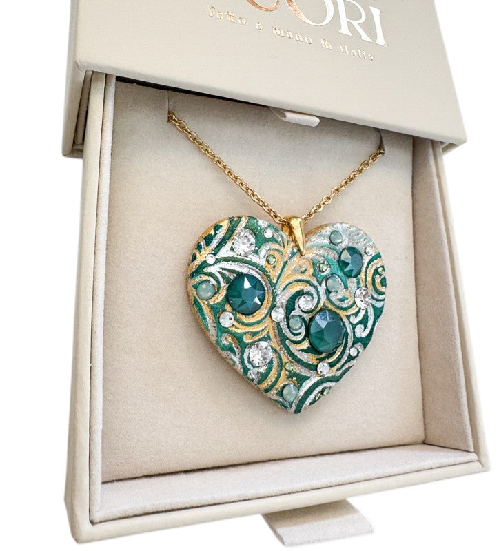 Pendente a cuore personalizzato in argilla polimerica con cristalli Swarovski e dedica incisa. Un gioiello materico, l'idea regalo perfetta e originale per emozionare in occasione della Festa della Mamma