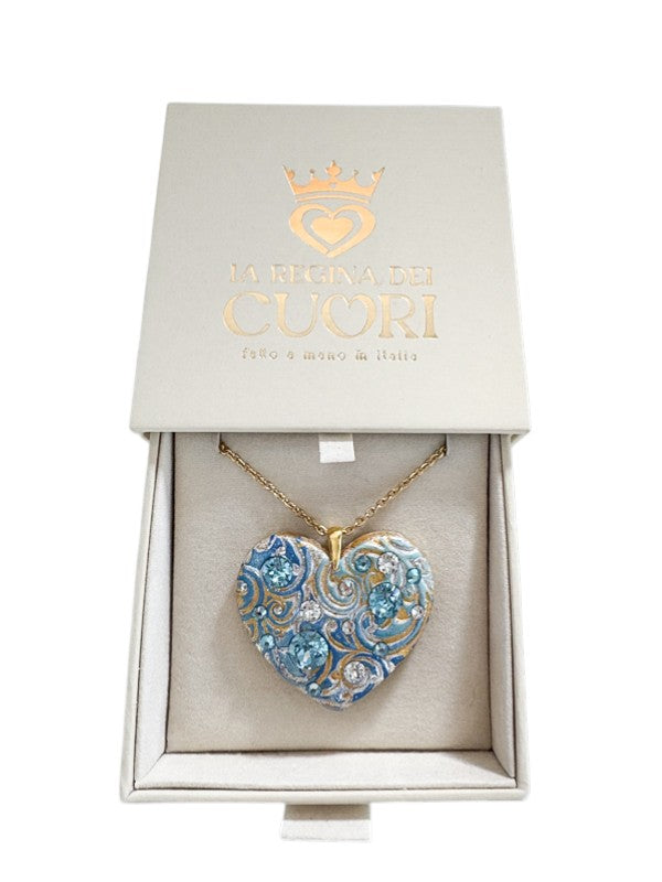 Collana materica personalizzata con pendente a cuore modellato a mano e illuminato da cristalli Swarovski. Il regalo romantico per eccellenza con dedica incisa, perfetto per San Valentino o per celebrare un amore unico